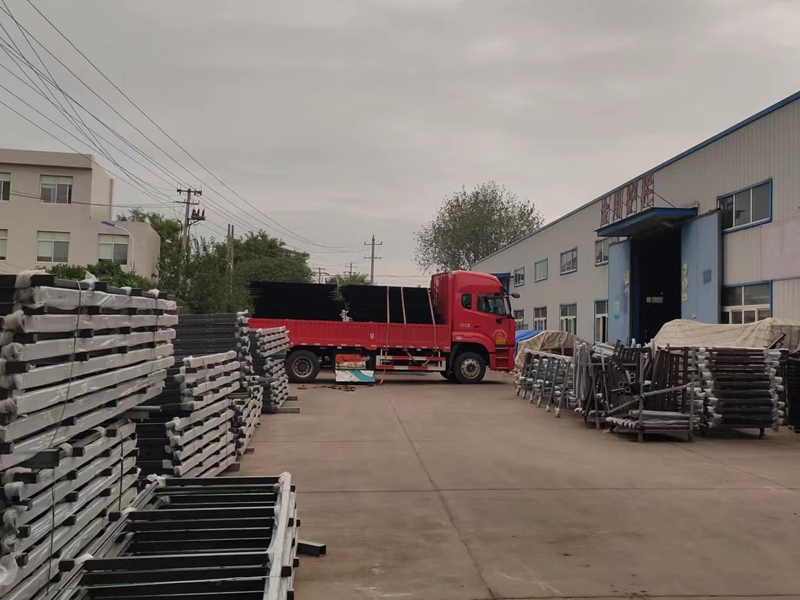 金用護欄2022年9月14日鋅鋼圍墻護欄裝車發貨! 金用護欄2022年9月14日鋅鋼圍墻護欄裝車發貨!