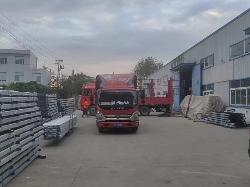 金用護欄2022年9月24日鋅鋼百葉窗2車裝車發貨! 金用護欄2022年9月24日鋅鋼百葉窗2車裝車發貨!