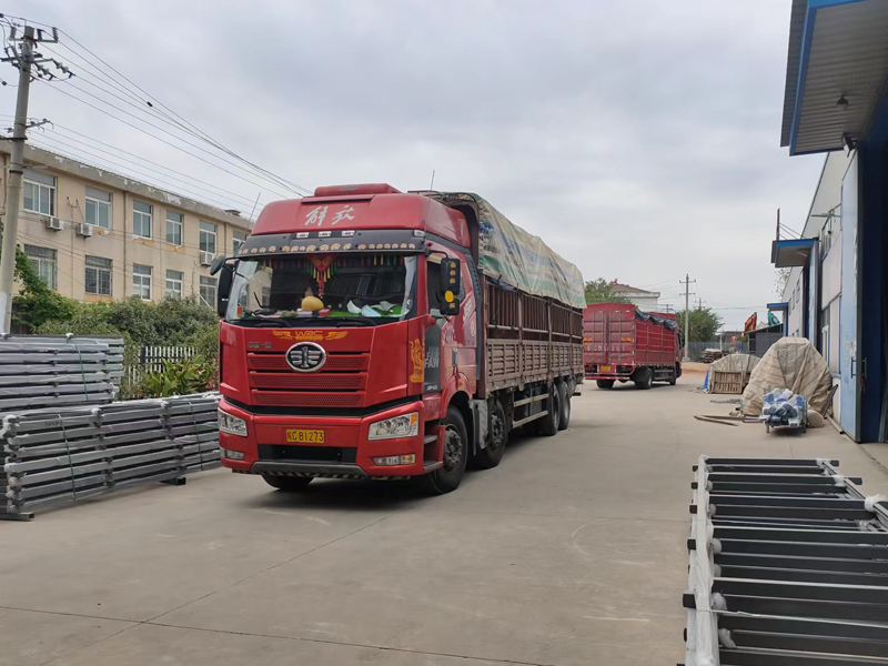 金用護(hù)欄2022年9月29日鋅鋼玻璃欄桿裝車發(fā)貨! 金用護(hù)欄2022年9月29日鋅鋼玻璃欄桿裝車發(fā)貨!