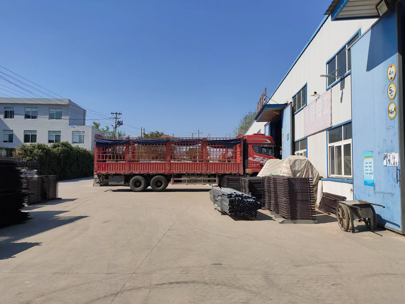 金用護欄2022年10月22日鋅鋼百葉窗裝車發貨! 金用護欄2022年10月22日鋅鋼百葉窗裝車發貨!