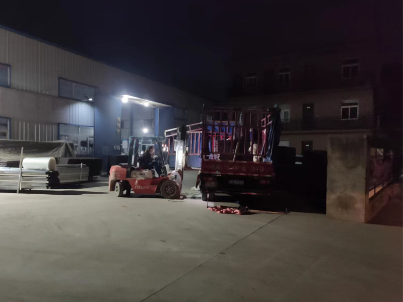 金用護欄2022年10月26日鋅鋼空調護欄裝車發貨! 金用護欄2022年10月26日鋅鋼空調護欄裝車發貨!