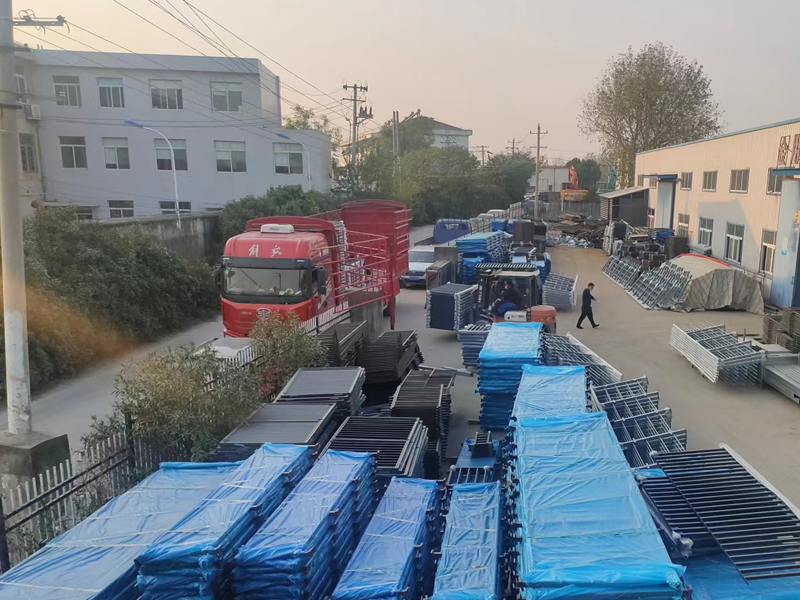 金用護欄2022年11月12日鋅鋼飄窗欄桿裝車發貨！