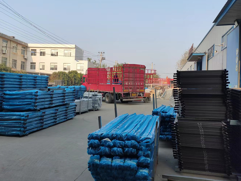 金用護欄2022年11月17日鋅鋼組裝護欄裝車發貨！