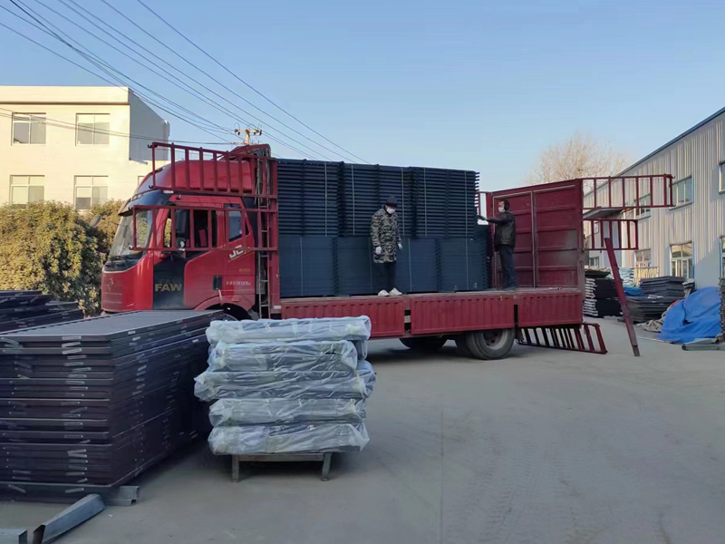 金用護欄2022年12月20日鋅鋼空調護欄裝車發貨！