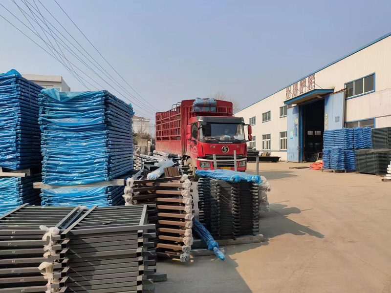 金用護欄2022年12月28日鋅鋼百葉窗裝車發(fā)貨! 金用護欄2022年12月28日鋅鋼百葉窗裝車發(fā)貨!