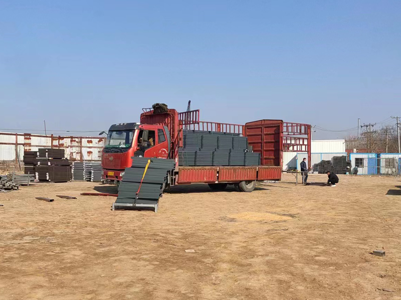 金用護欄2023年1月4日鋅鋼護窗欄桿裝車發(fā)貨! 金用護欄2023年1月4日鋅鋼護窗欄桿裝車發(fā)貨!