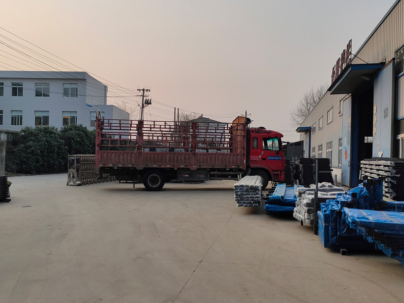 金用護欄2023年3月1日鋅鋼護窗欄桿裝車發(fā)貨! 金用護欄2023年3月1日鋅鋼護窗欄桿裝車發(fā)貨!