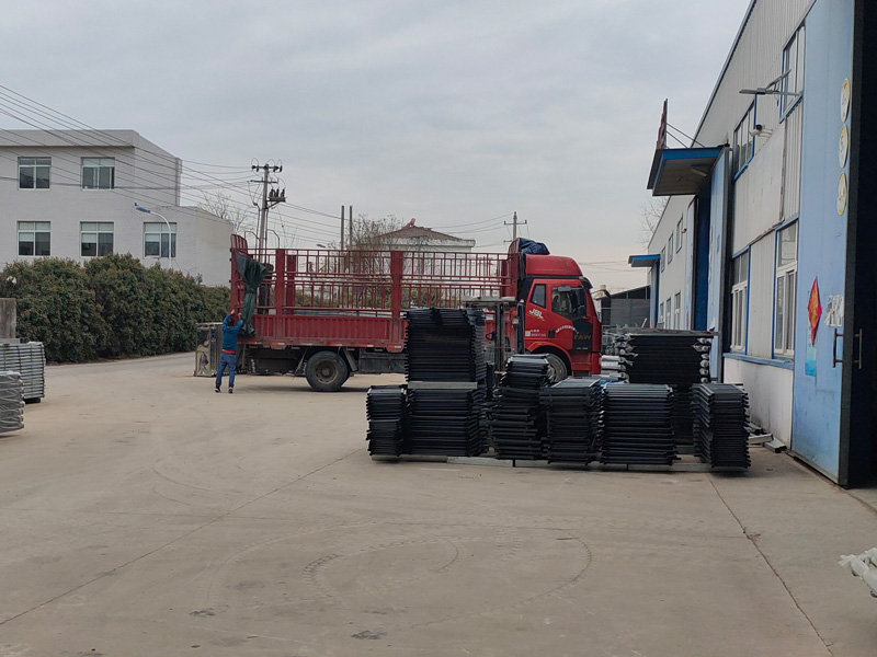 金用護欄2023年3月11日鋅鋼飄窗欄桿裝車發貨！