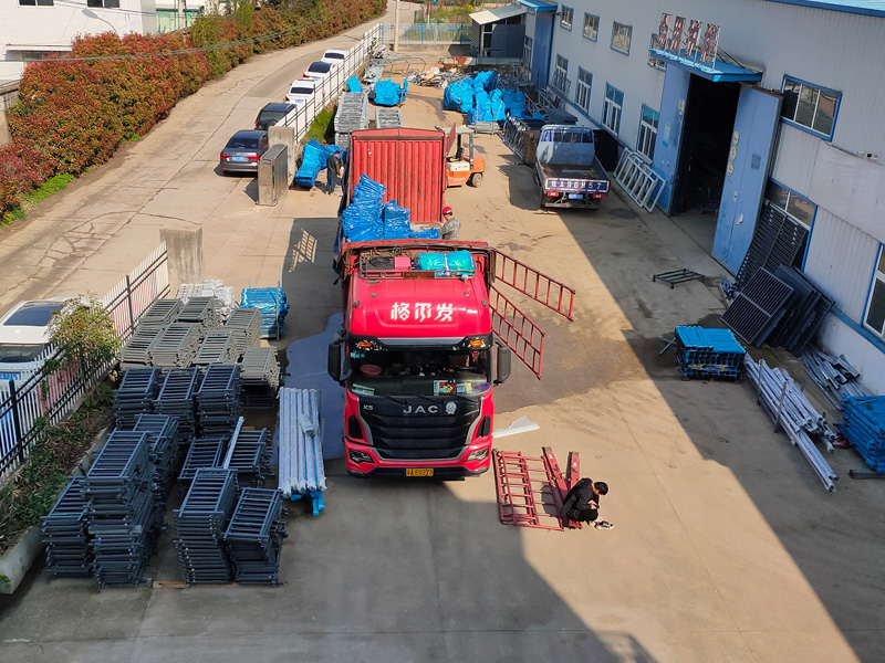 金用護欄2023年4月7日鋅鋼護窗欄桿裝車發貨！