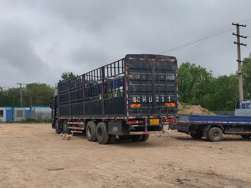 金用護(hù)欄2023年4月21日鋅鋼陽臺(tái)護(hù)欄裝車發(fā)貨! 金用護(hù)欄2023年4月21日鋅鋼陽臺(tái)護(hù)欄裝車發(fā)貨!