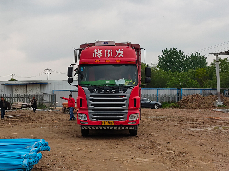 金用護欄2023年4月25日鋅鋼護窗欄桿裝車發貨！