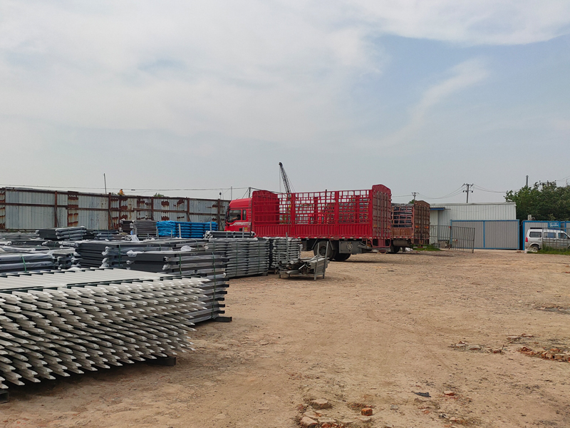 金用護欄2023年5月15日鋅鋼陽臺欄桿裝車發(fā)貨！