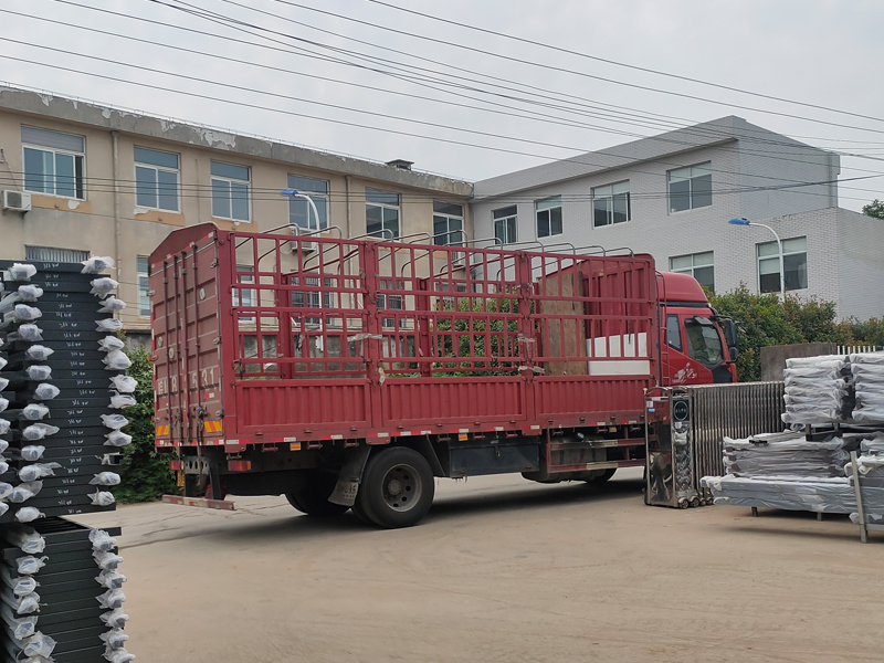 2023年6月13日鋅鋼飄窗欄桿裝車發貨! 2023年6月13日鋅鋼飄窗欄桿裝車發貨!