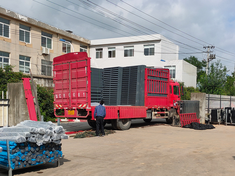 2023年6月26日鋁合金百葉窗裝車發(fā)貨! 2023年6月26日鋁合金百葉窗裝車發(fā)貨!