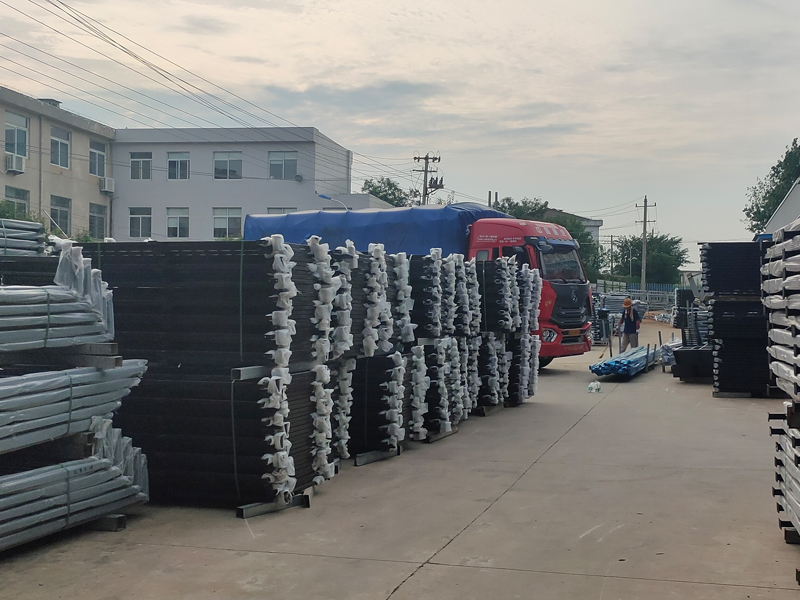 2023年7月14日鋅鋼百葉窗裝車(chē)發(fā)貨！