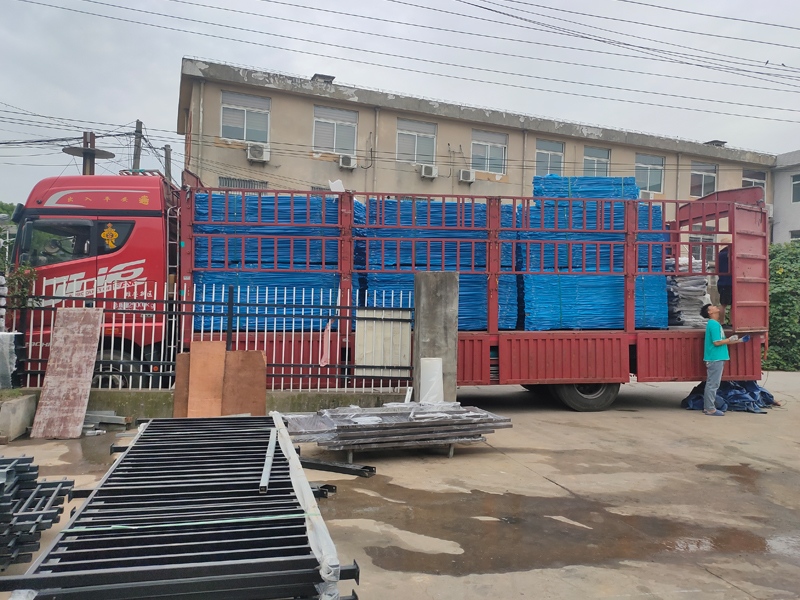 2023年7月15日鋅鋼陽臺護欄裝車發貨！