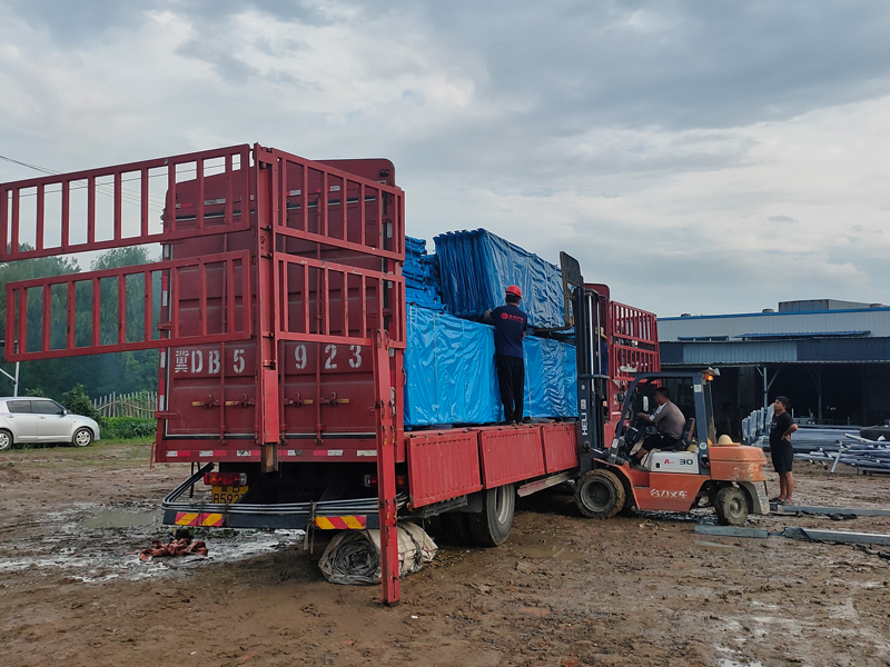 2023年7月21日鋅鋼陽臺護(hù)欄裝車發(fā)貨! 2023年7月21日鋅鋼陽臺護(hù)欄裝車發(fā)貨!