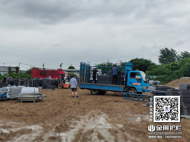 2023年8月2日鋅鋼飄窗欄桿裝車發(fā)貨！