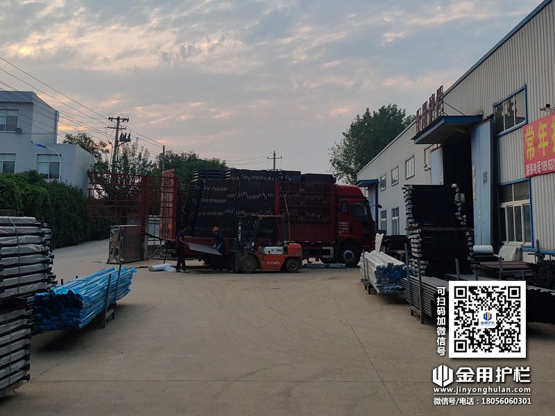 2023年9月2日鋅鋼百葉窗裝車發(fā)貨！