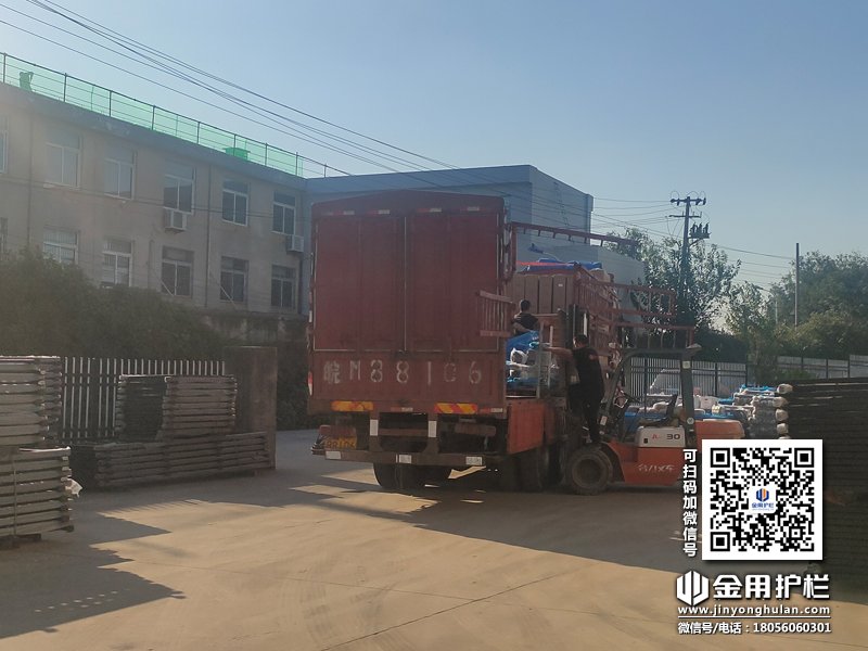 2023年10月21日鋅鋼組裝護欄裝車發貨！