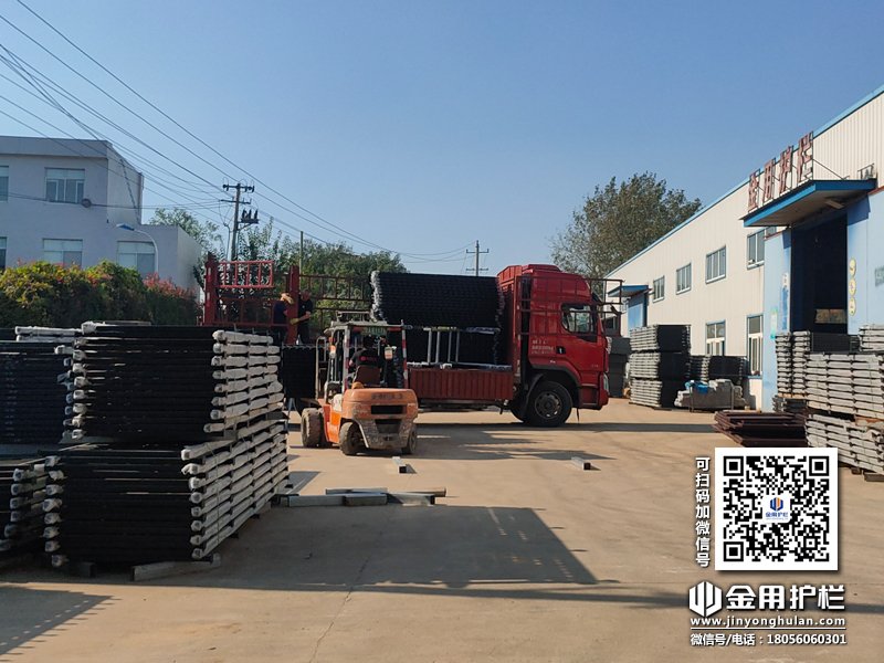 2023年10月27日鋅鋼圍墻護(hù)欄裝車發(fā)貨! 2023年10月27日鋅鋼圍墻護(hù)欄裝車發(fā)貨!
