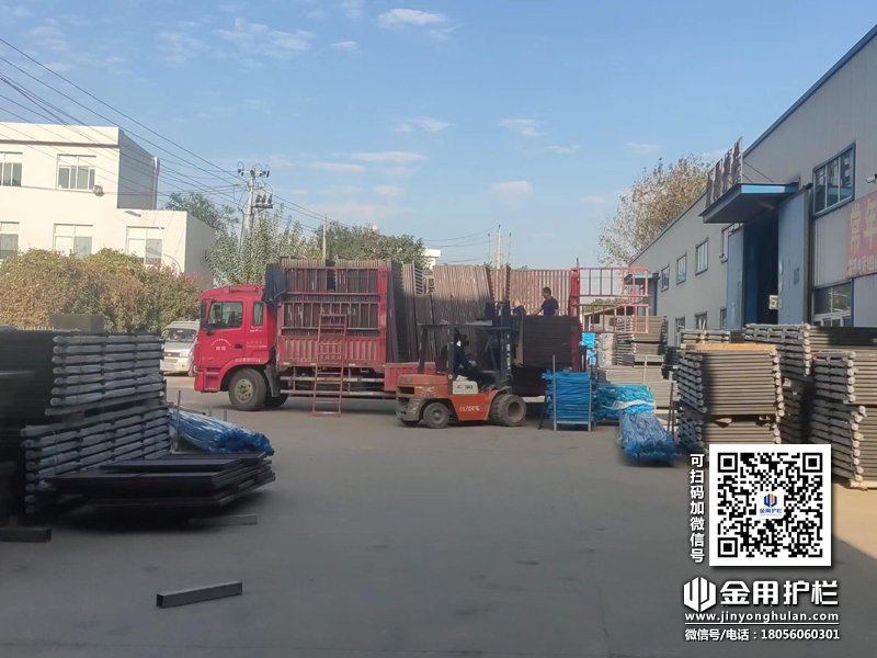 2023年11月2日鋅鋼百葉窗裝車發貨！