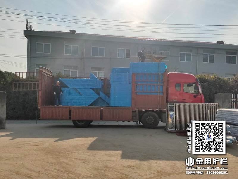 2023年11月10日鋅鋼護(hù)窗欄桿裝車發(fā)貨! 2023年11月10日鋅鋼護(hù)窗欄桿裝車發(fā)貨!