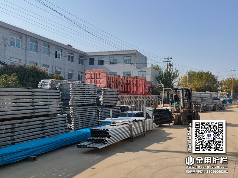 2023年11月29日鋅鋼連廊欄桿裝車發貨！