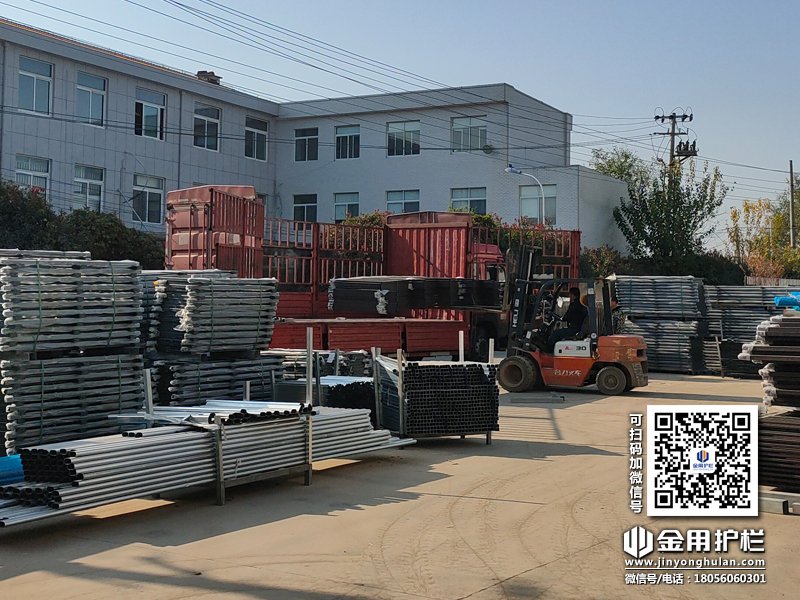 2023年11月30日鋅鋼護(hù)窗欄桿裝車發(fā)貨！