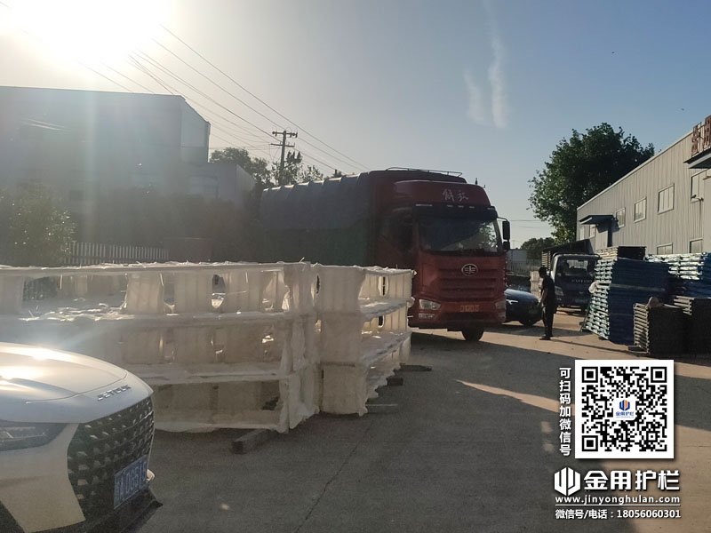 2024年5月16日鋅鋼百葉窗裝車發貨！