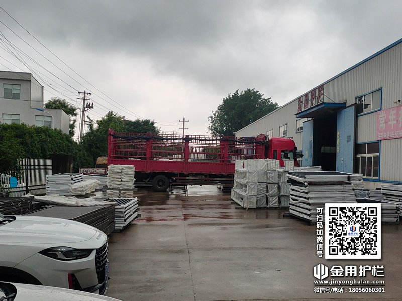 2024年7月13日鋅鋼百葉窗裝車發貨！