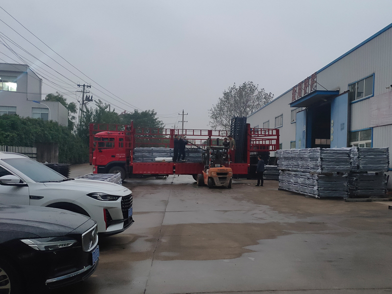 2024年10月28日鋅鋼百葉窗裝車發貨！