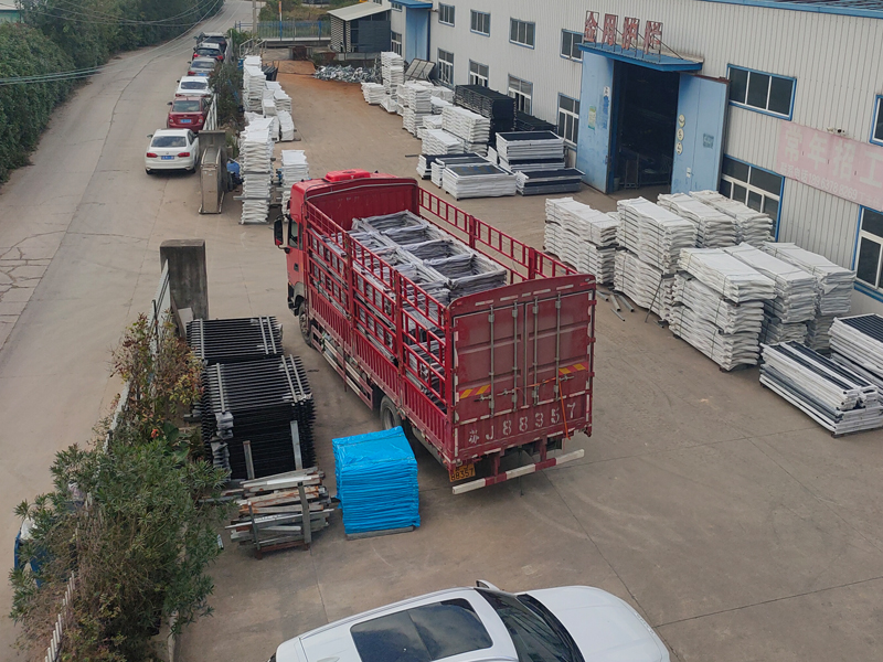 2024年11月1日鋅鋼玻璃欄桿裝車發(fā)貨！