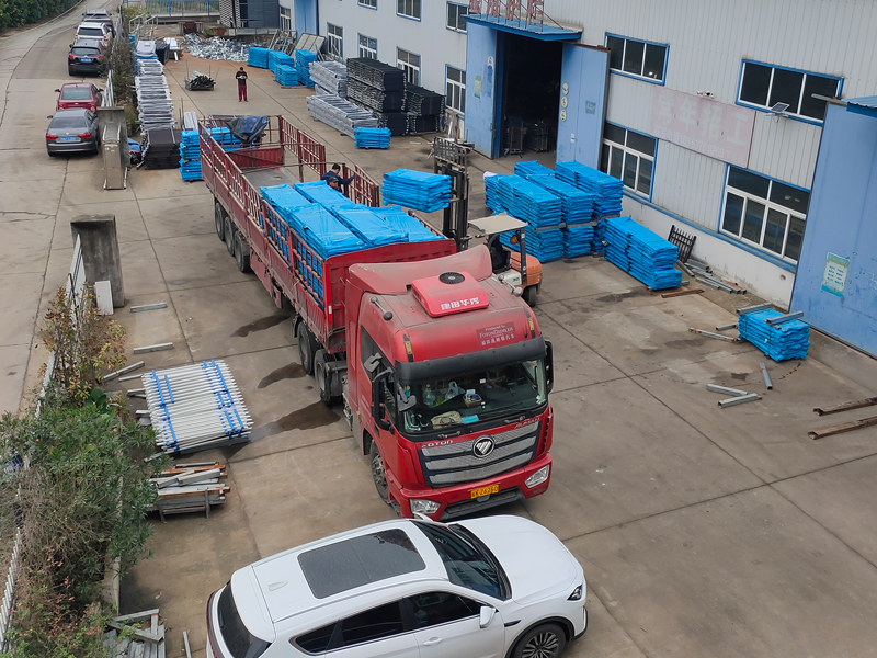 2024年11月21日鋅鋼陽臺(tái)護(hù)欄裝車發(fā)貨! 2024年11月21日鋅鋼陽臺(tái)護(hù)欄裝車發(fā)貨!