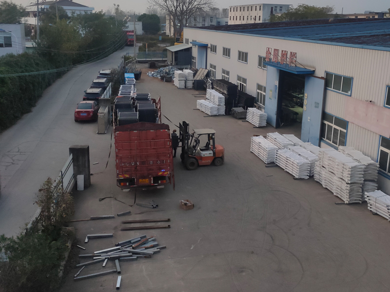 2024年11月23日鋅鋼護(hù)窗欄桿裝車發(fā)貨！