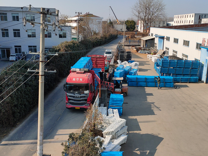 2025年1月7日鋅鋼陽(yáng)臺(tái)護(hù)欄裝車(chē)發(fā)貨！