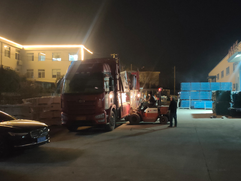 2025年1月8日鋅鋼組裝欄桿裝車發貨! 2025年1月8日鋅鋼組裝欄桿裝車發貨!