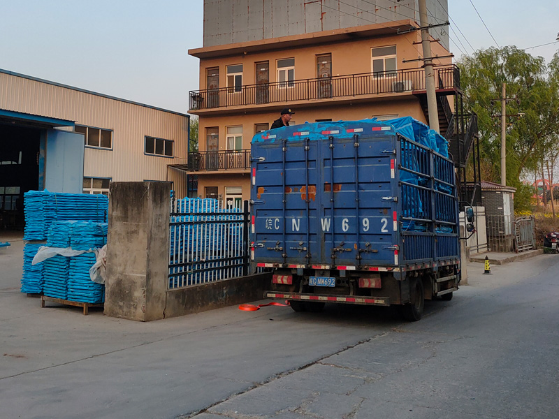 2025年4月2日鋅鋼空調欄桿裝車發貨！