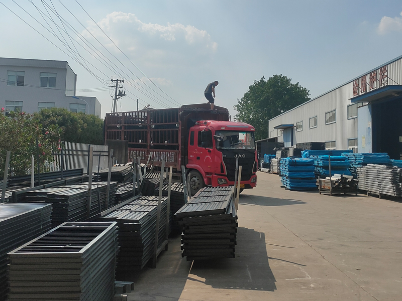 2025年6月6日鋅鋼圍墻護欄裝車發貨! 2025年6月6日鋅鋼圍墻護欄裝車發貨!