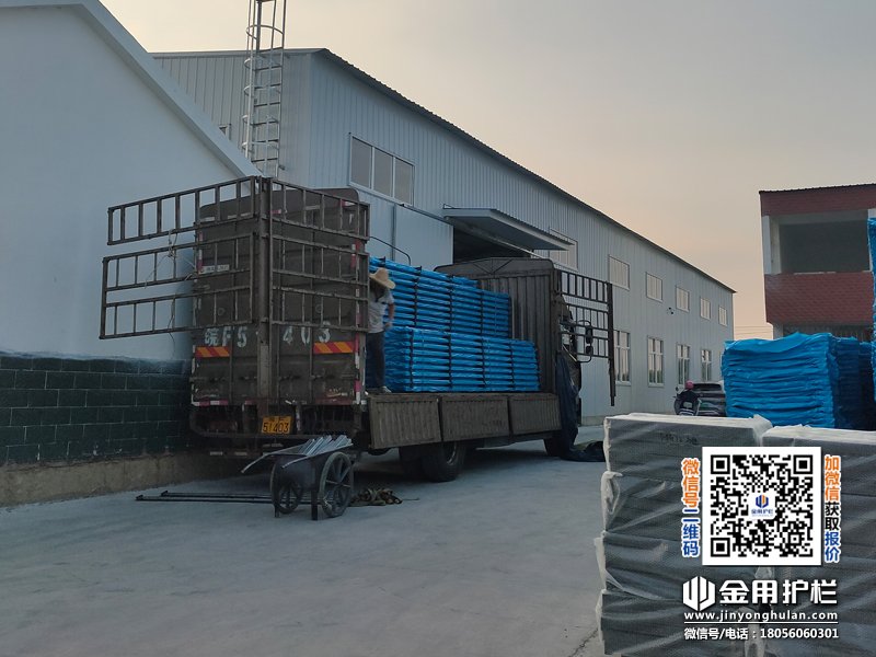 2025年7月25日鋅鋼連廊欄桿裝車發貨！