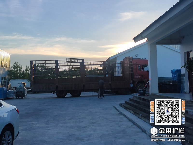 2025年8月14日鋅鋼百葉窗裝車發貨！