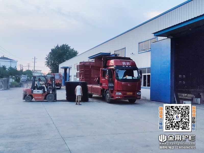 2025年8月22日鋅鋼圍墻護(hù)欄裝車發(fā)貨！