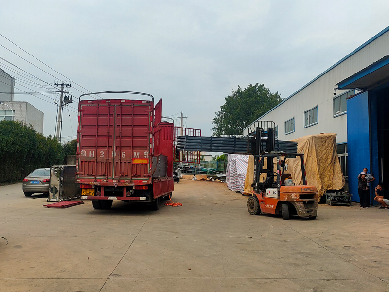 2025年9月6日鋅鋼玻璃欄桿裝車發貨！